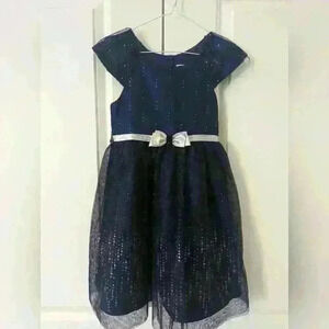 Girls dress bundle (2) -  size 6 & 7